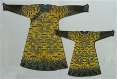 清 明黄云龙妆花缎袍.jpg