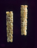 先秦 柱行玉饰.jpg