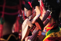 彝族姑娘 (1).jpg